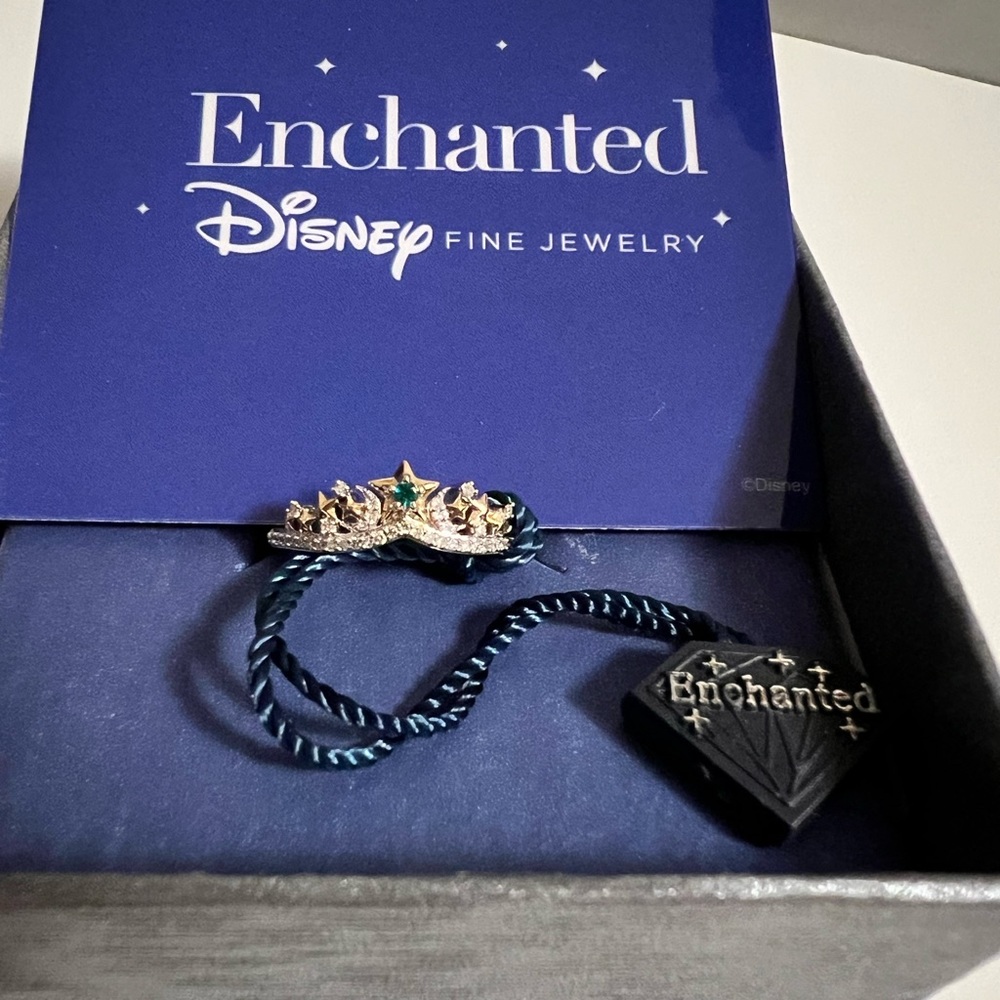 Disney Enchanted Tinker Bell Ring. Size 7. Two tone. Stars & crescent moons.